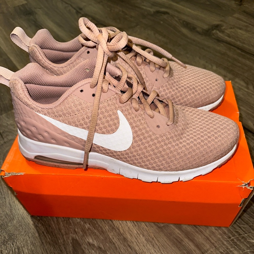 ✨ NIKE Womens Air Max Shoes✨